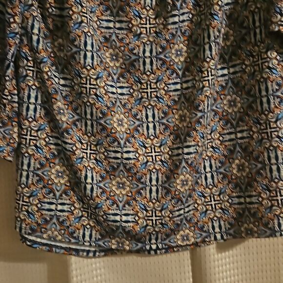 TACERA WOMAN GEOMETRIC TOP L  ELL SLEEVE - Picture 5 of 7